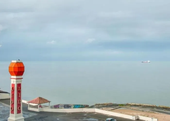 Top Floor Seaview Apartment